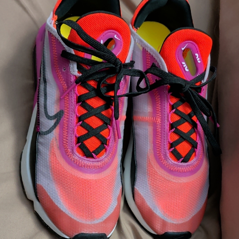 Nike Air Max 2090 Pink and Black Shoes - Picture 2 of 9